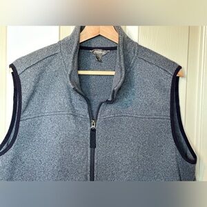 WOMEN’S XL fleece vest EDDIE BAUER 
Blue/gray zip, pockets 
NEARLY NEW $10